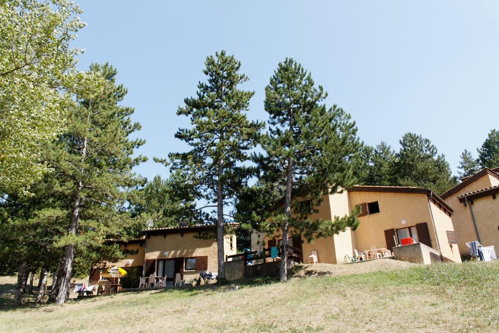 Hotel Vvf Drome Provence Montbrun-les-Bains Exterior foto
